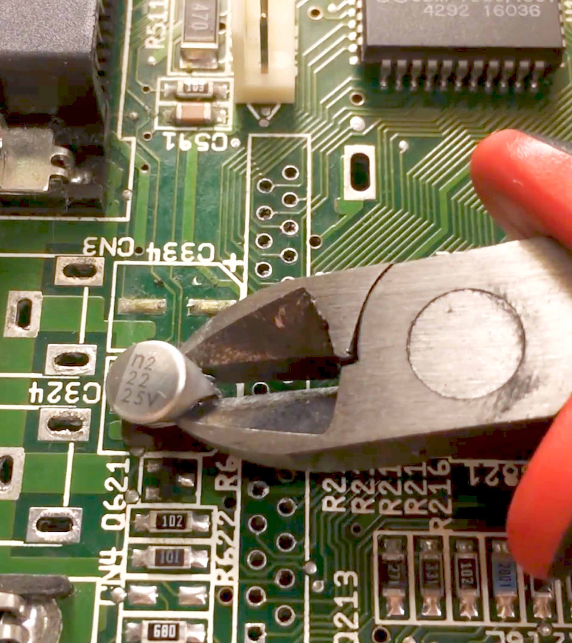 Using Side Cutters to safely remove Surface Mount Capacitors